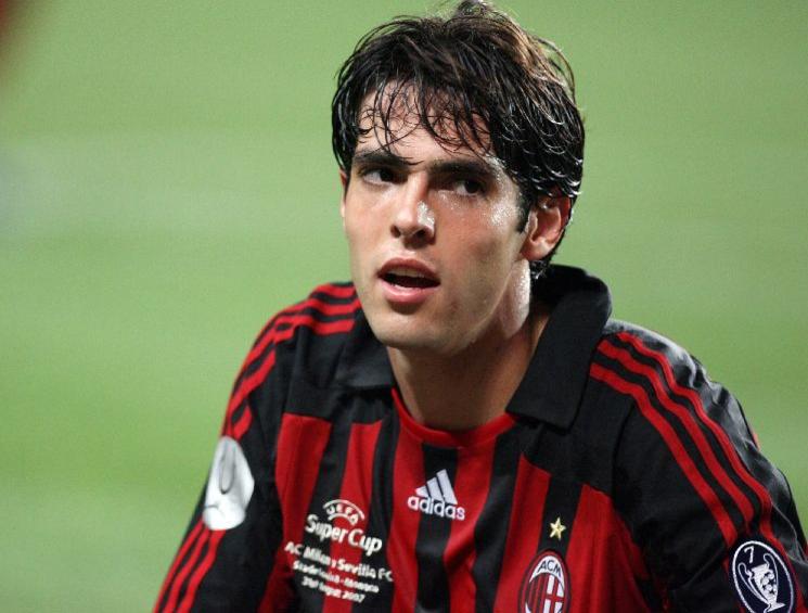 Football 2007. Кака. Кака 20011. Kaka leite Sad.